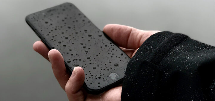 Water or moisture trapped under your phones screen? Do this…
